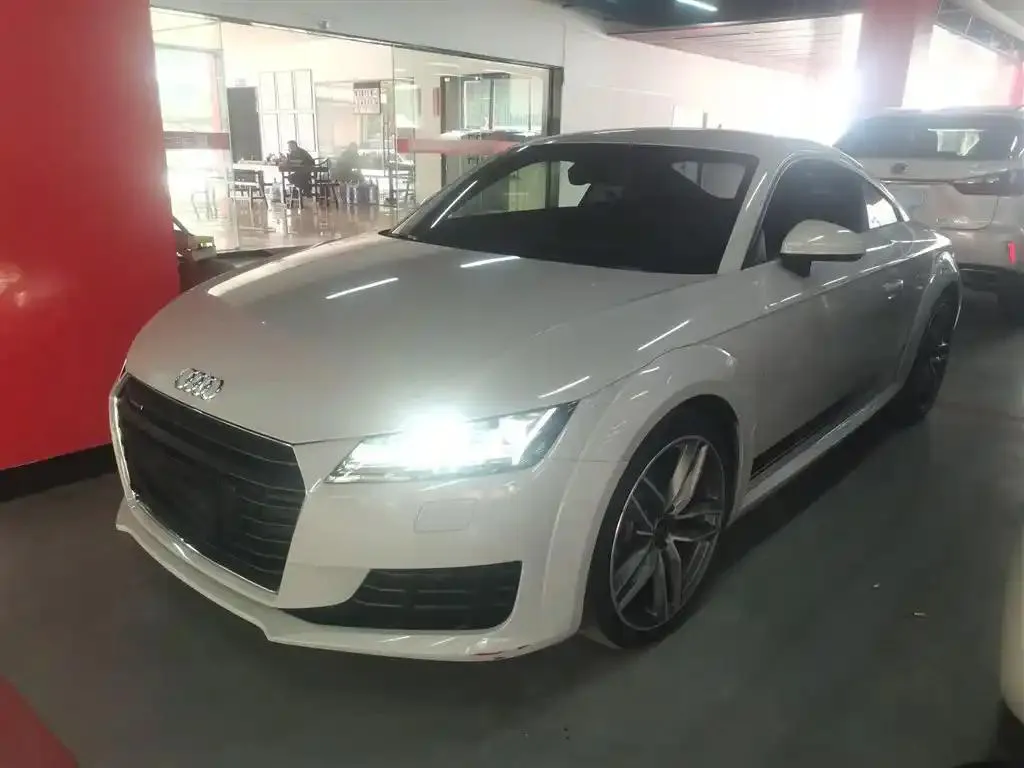 Audi Audi TT — White