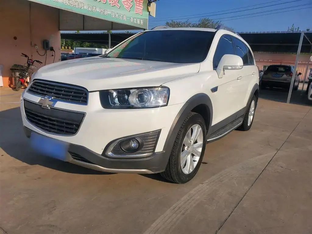 Chevrolet Chevrolet Captiva — White