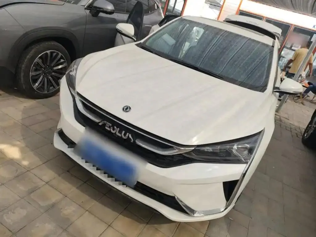 Dongfeng Dongfeng Aeolus Yixuan — White