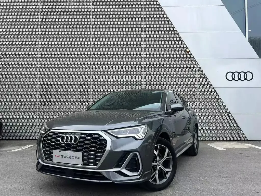 Audi Audi Q3 Sportback — Серебристый / Серый