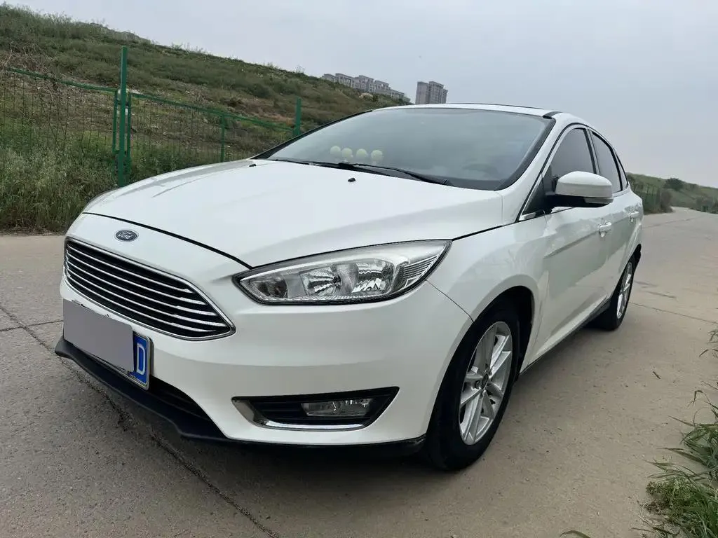 Ford Focus Focus 2017 Sedan EcoBoost 125 Automatic Super Energy Fashion Smart Edition — photo 1