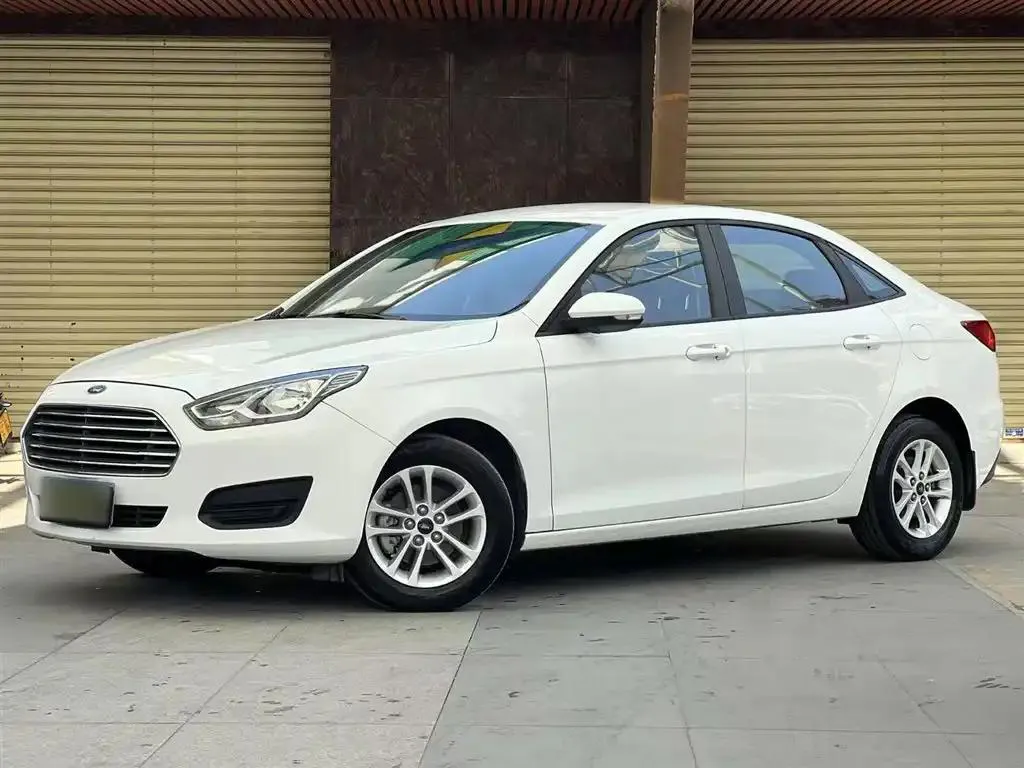 Ford Escort Focus 2019 facelift 1.5L manual quality enjoyment model (tire pressure monitoring) National VI — photo 1