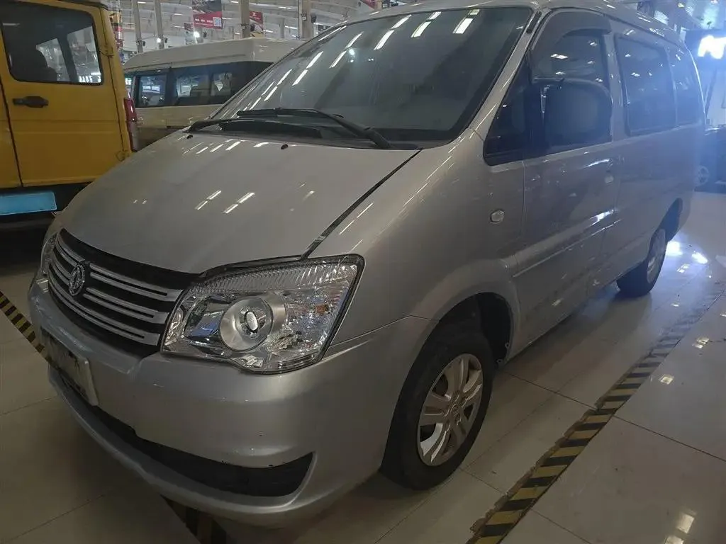 Dongfeng Dongfeng Forthing Lingzhi — Silver / Gray