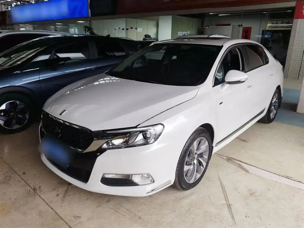 DS DS 5LS — White