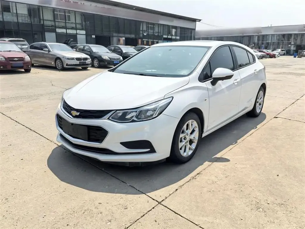 Chevrolet Cruze Cruze 2018 Hatchback 320 Automatic Pioneer Sunroof Edition — photo 1