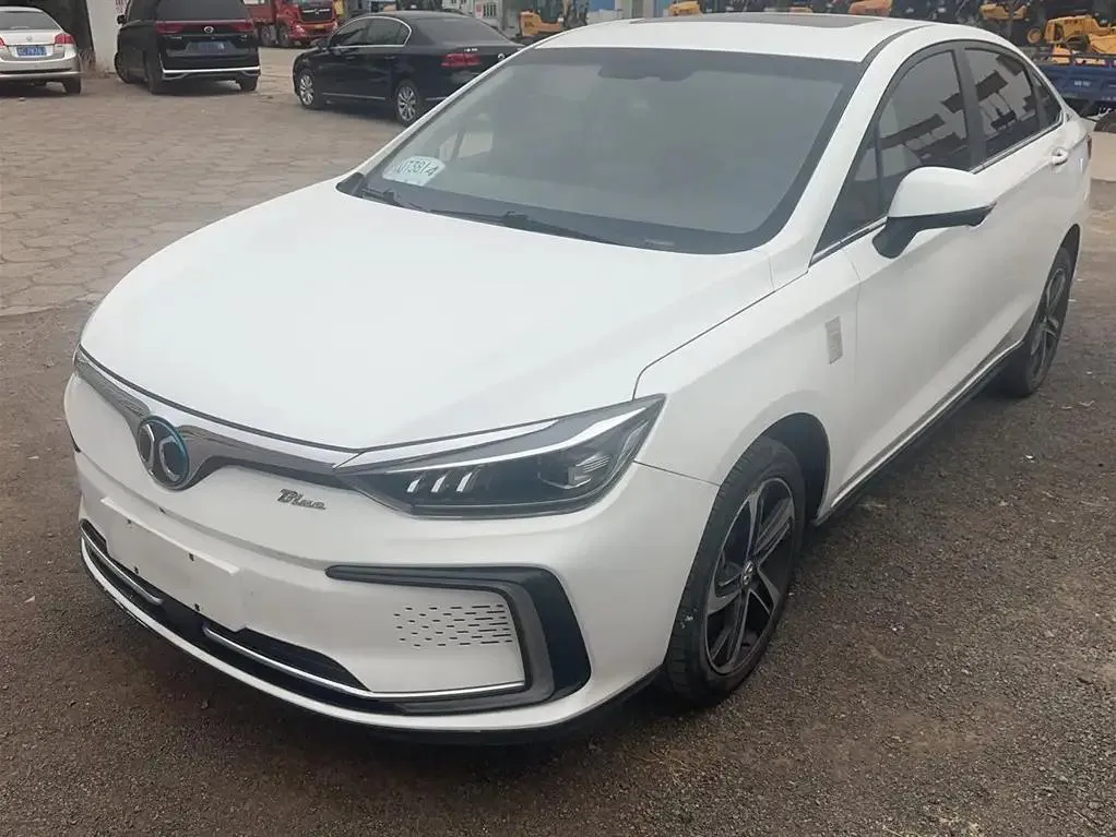 BAIC Motor BAIC Beijing EU5 2020 Beijing Color R500 Smart Wind Edition — photo 1