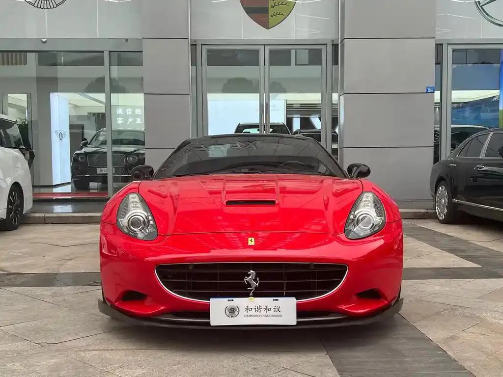 Ferrari Ferrari California T — Красный