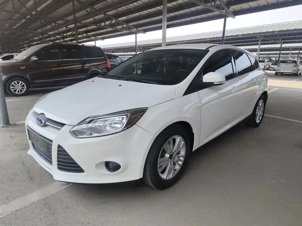 Ford Focus Focus 2015 Hatchback 1.6L Manual Fashion Edition — photo 1
