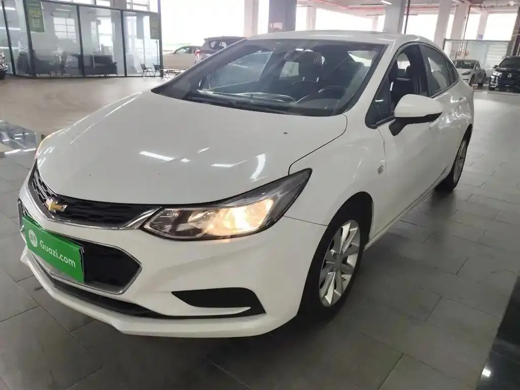 Chevrolet Chevrolet Cruze — White