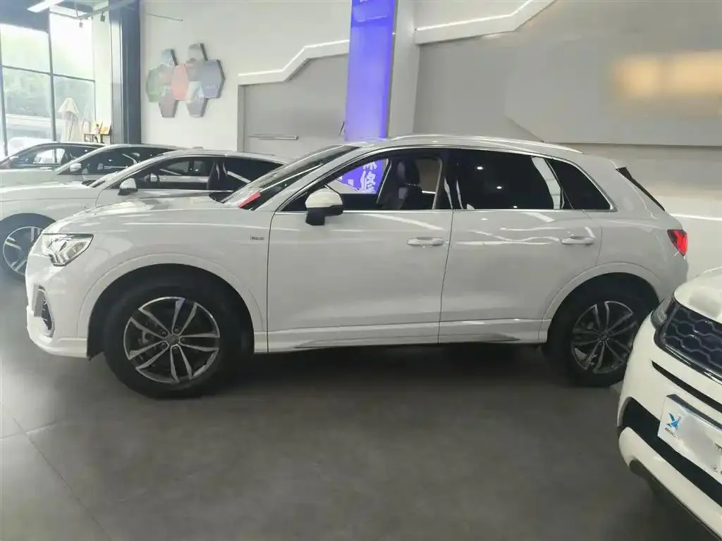 Audi Q3 Q3 2021 35 TFSI Progressive Dynamic Edition — Voir la photo 5