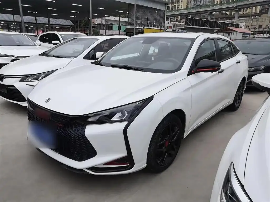 Dongfeng Dongfeng Aeolus Yixuan — White