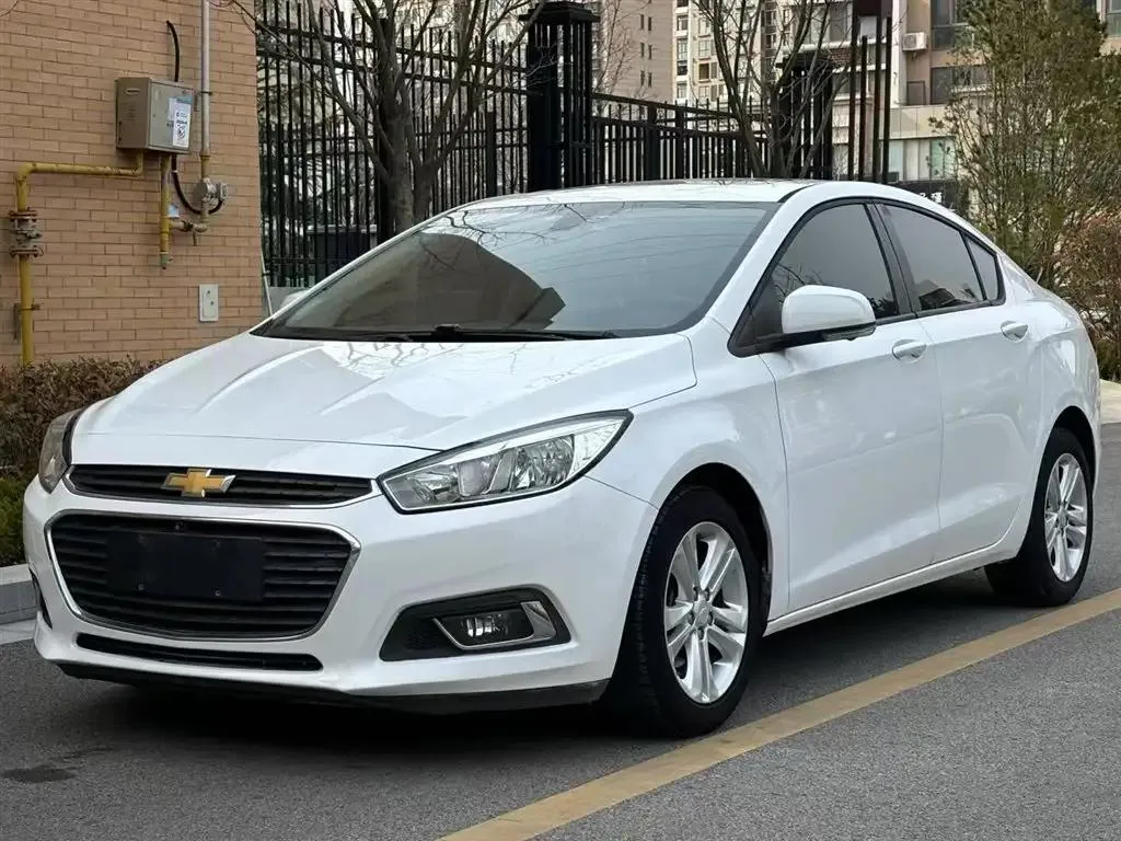 Chevrolet Chevrolet Cruze — White