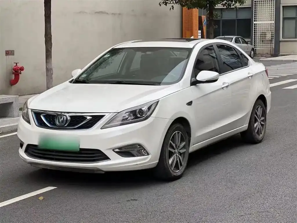 Changan Eado Eado New Energy 2018 1.0T PHEV Pilot Edition — photo 1