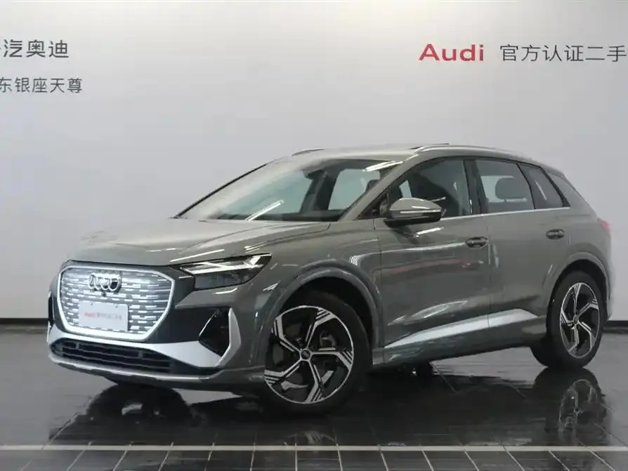 Audi Audi Q4 e-tron — Silver / Gray
