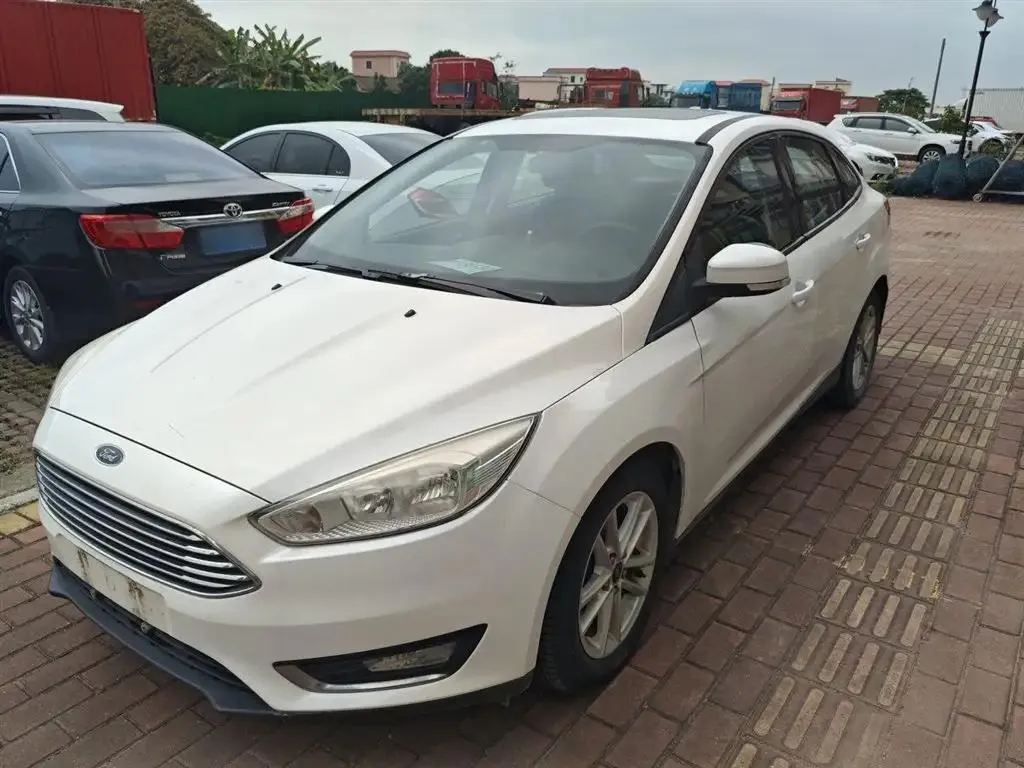 Ford Focus Focus 2017 Sedan EcoBoost 125 Manual Super Energy Fashion Smart Edition — photo 1