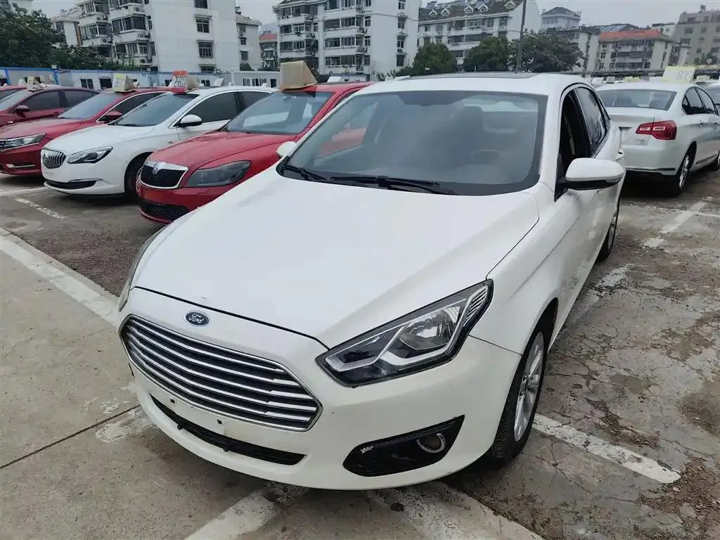 Ford Ford Escort — White