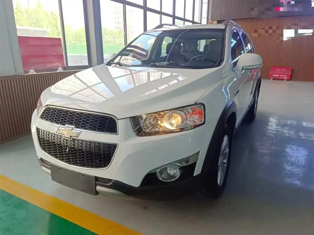 Chevrolet Chevrolet Captiva — White