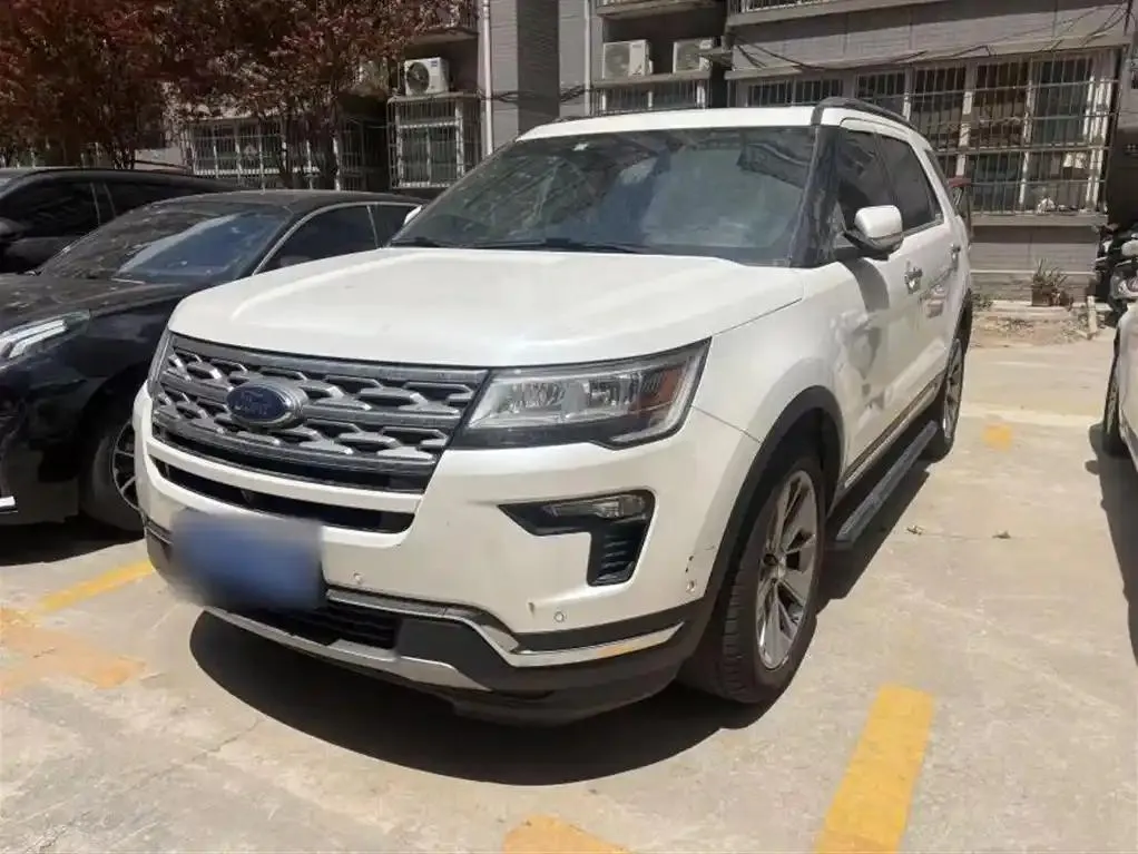 Ford Ford Explorer — White