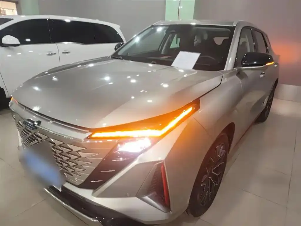 Changan Oshan Z6 Oushang Z6 2022 Blue Whale 1.5T DCT Zhihang Edition — photo 1