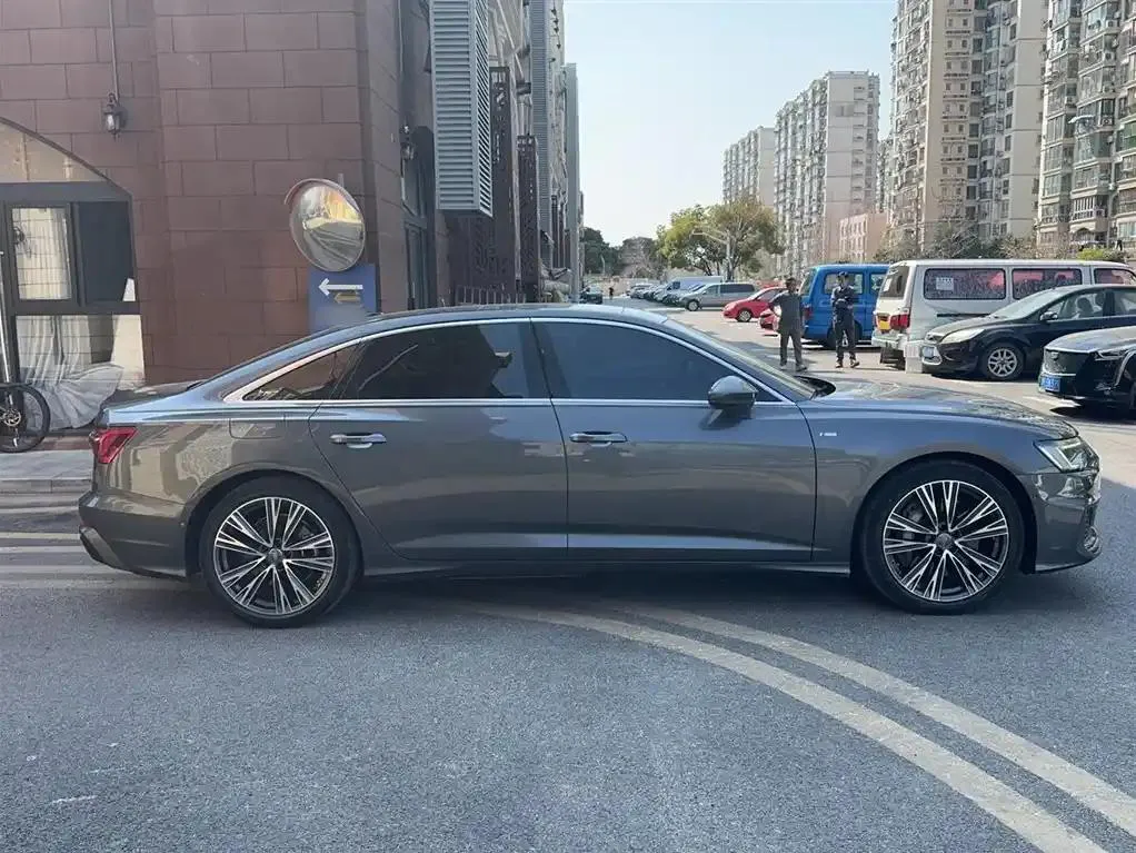 Audi A6L A6L 2021 55 TFSI quattro Premium Dynamic Edition — Voir la photo 4