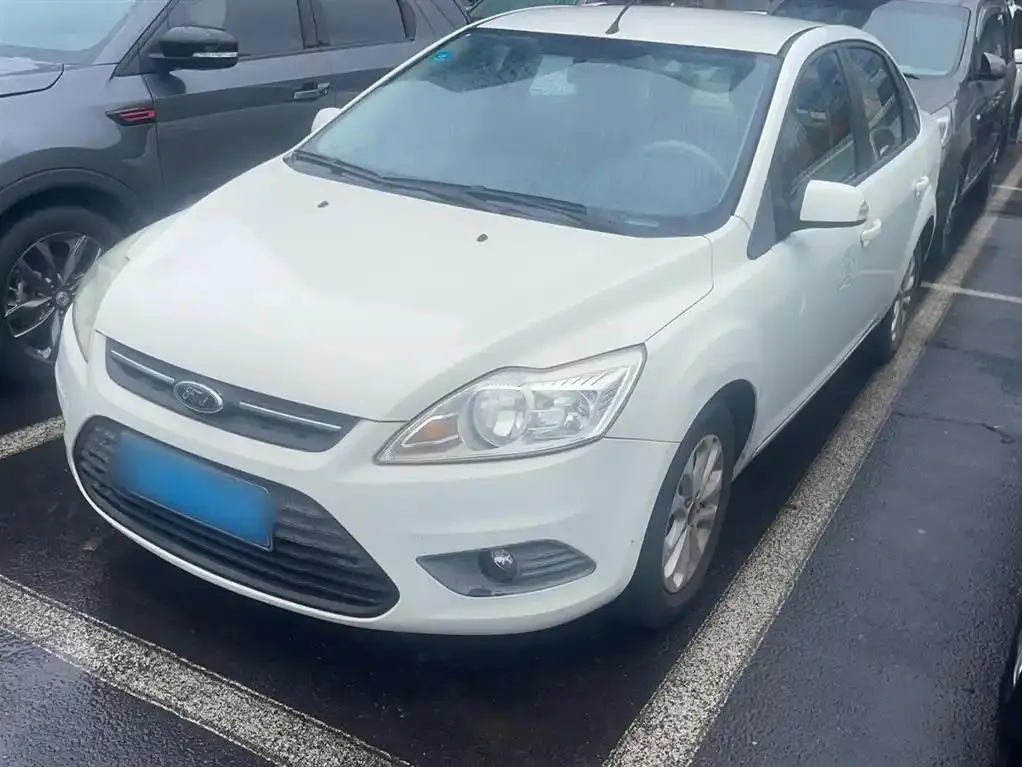 Ford Focus Focus 2013 Sedan Classic 1.8L Manual Basic Model — photo 1