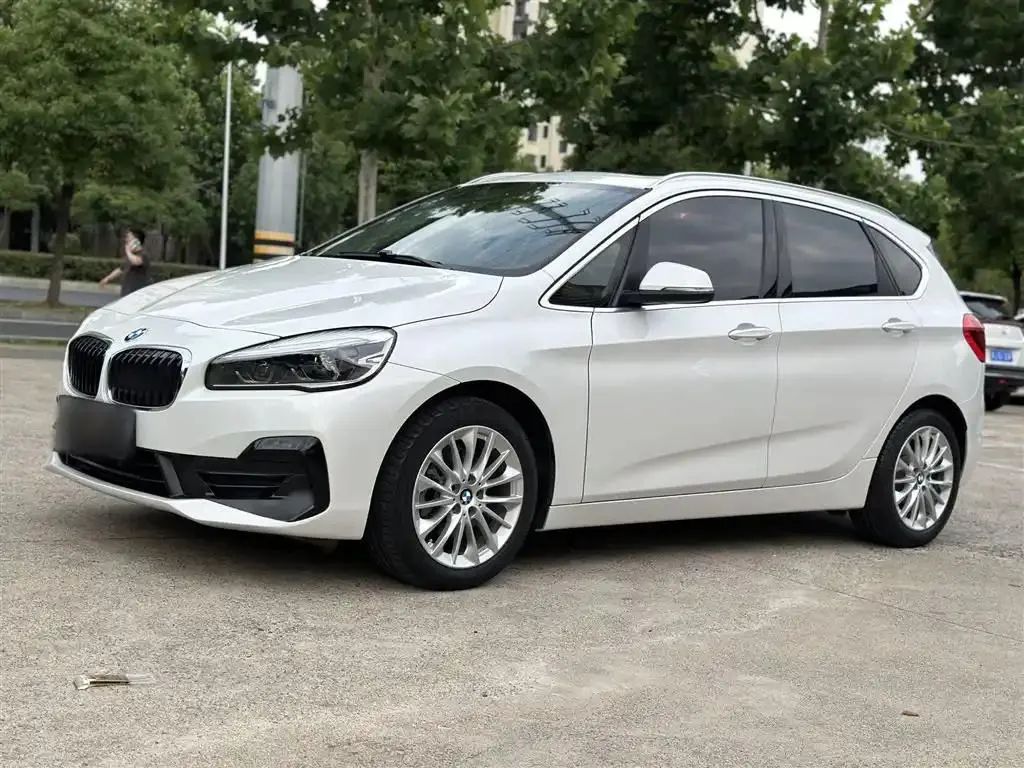 BMW 2 Series 2 Series Touring 2019 218i Leading Edition — photo 1
