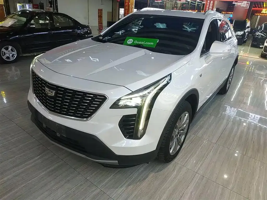 Cadillac Cadillac XT4 — White