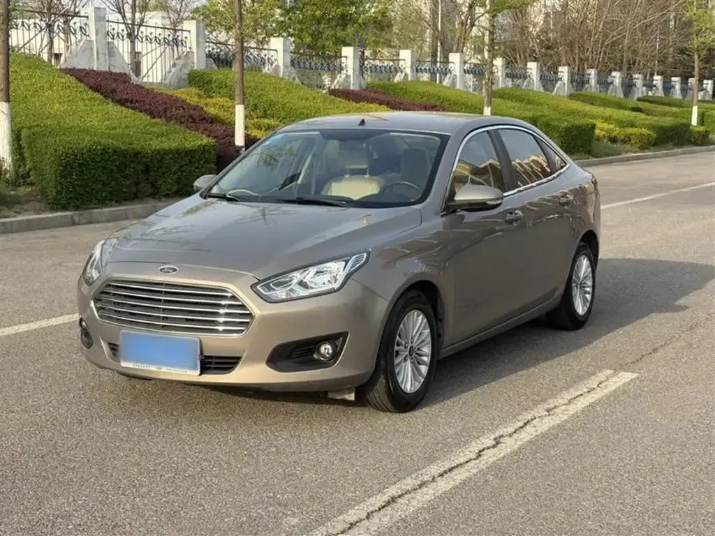 Ford Ford Escort — Champagne