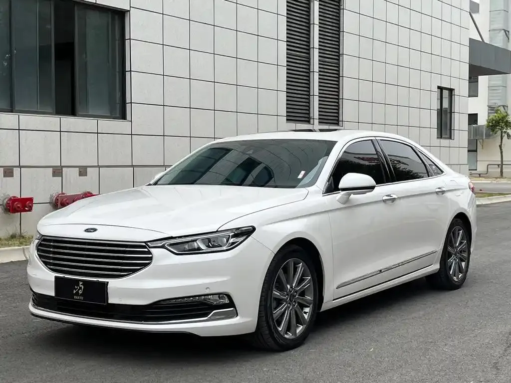 Ford Ford Taurus — White