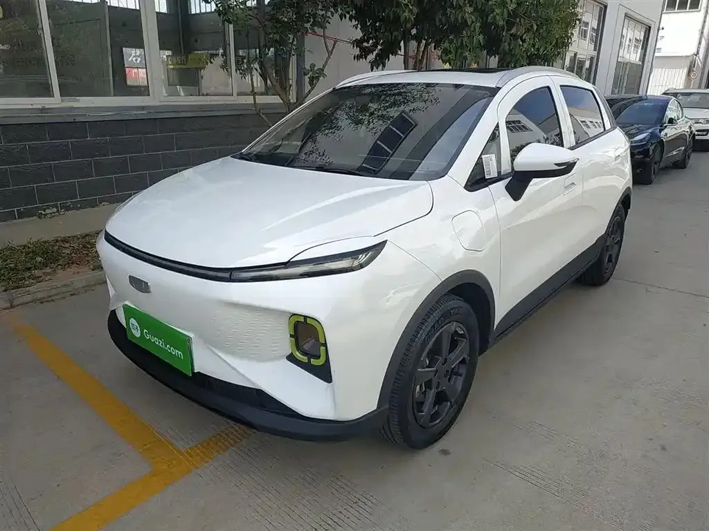 Geely Geely Geometry E — أبيض
