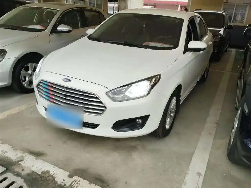 Ford Ford Escort — White