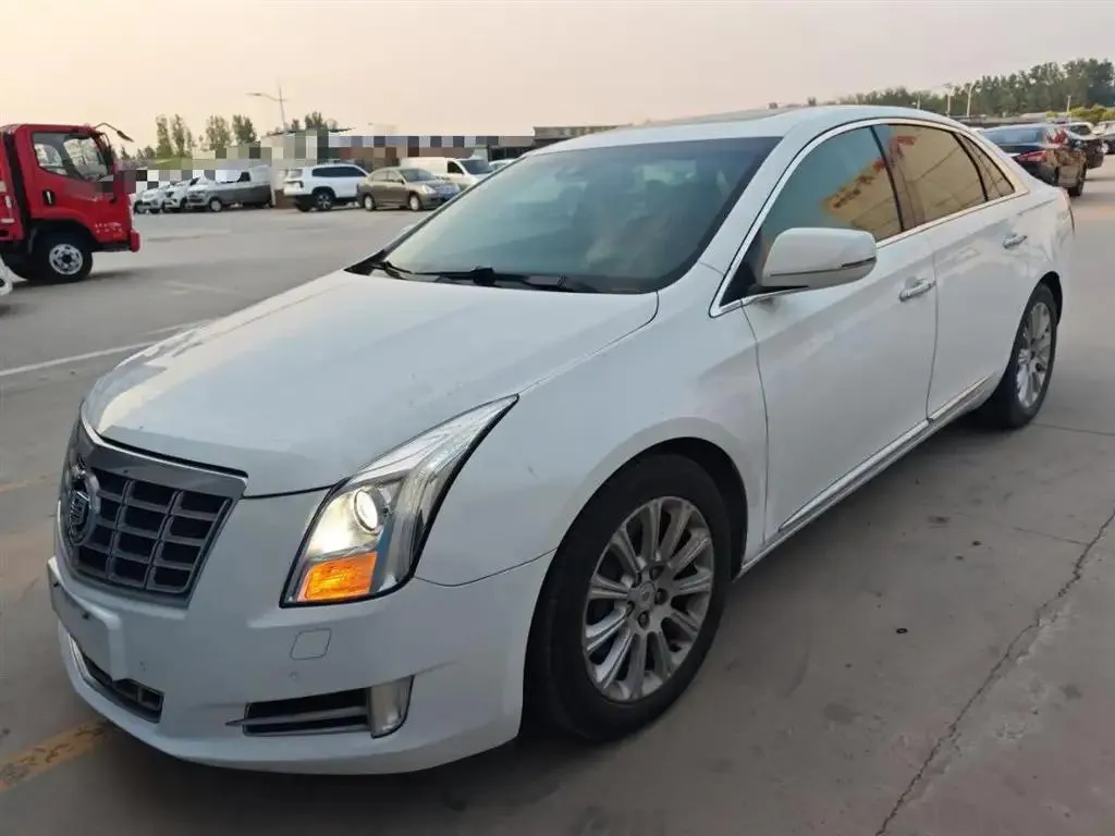 Cadillac Cadillac XTS — White