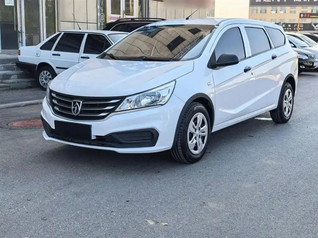 Baojun 310W 310W 2017 1.2L Manual Value Edition National V — photo 1