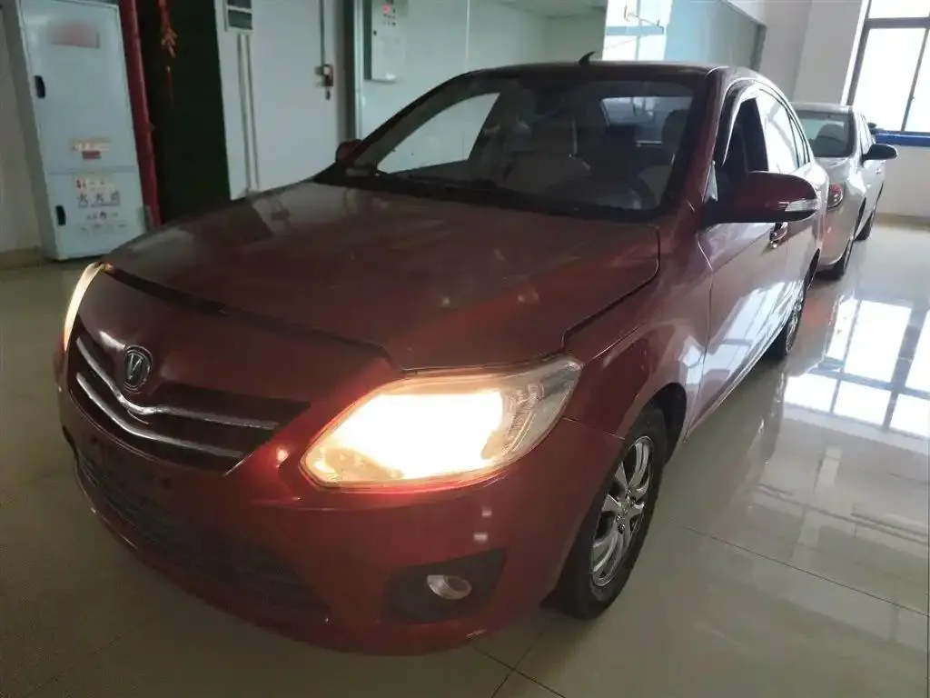 Changan Changan Alsvin V3 — أحمر