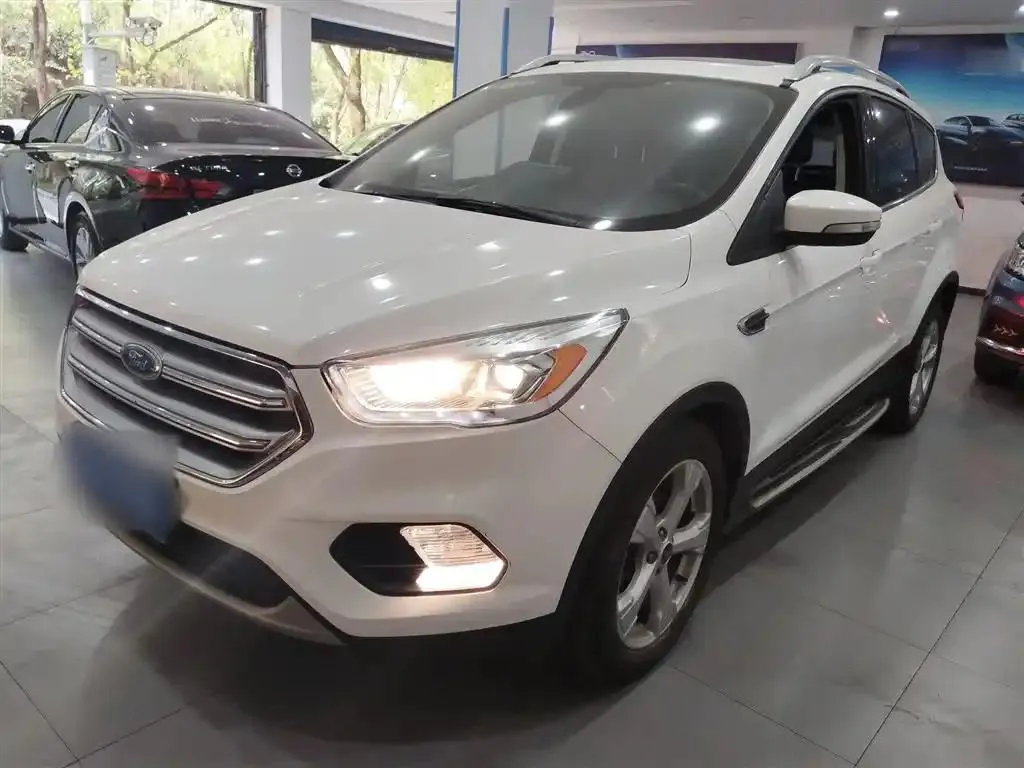 Ford Ford Kuga — White