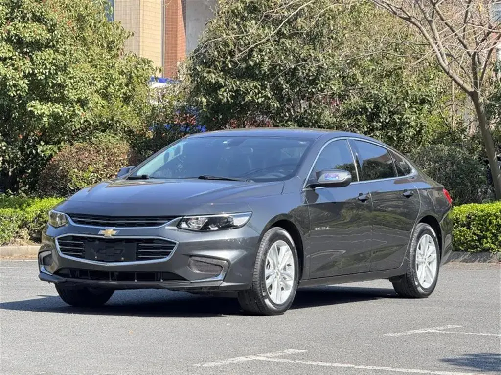 Chevrolet Chevrolet Malibu XL — Argenté / Gris
