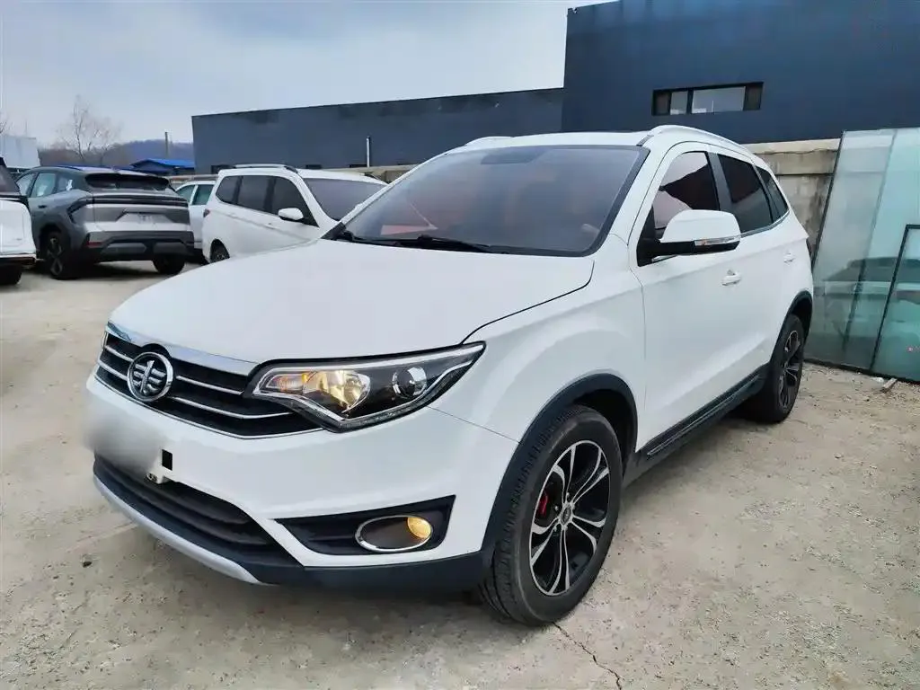 FAW Senia R7 Senya R7 2017 facelift 1.6L automatic luxury model — photo 1