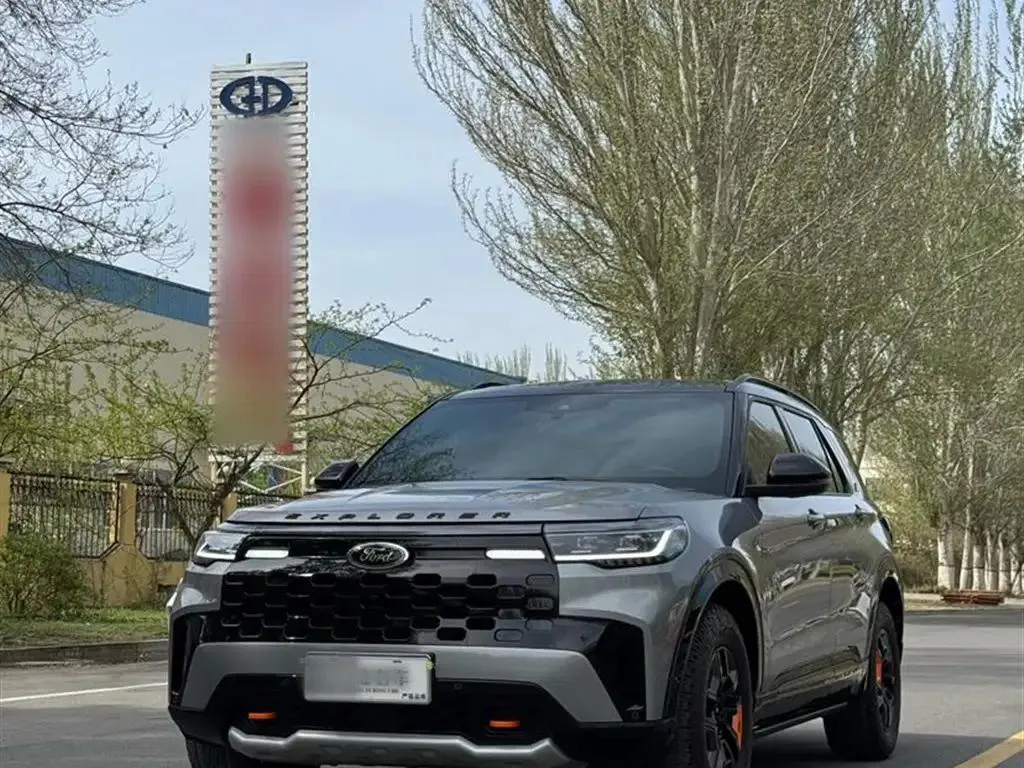 Ford Ford Explorer — Silver / Gray