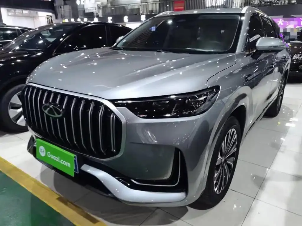 Chery Chery Tiggo 9 — Argenté / Gris