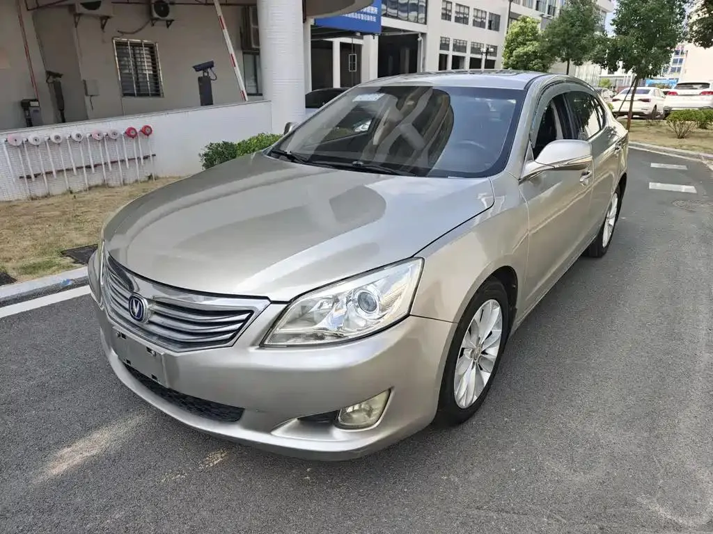 Changan Changan Raeton — Champagne