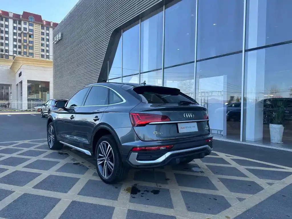Audi Q5L Sportback Q5L Sportback 2021 40 TFSI Luxury Edition — Смотреть фото 5