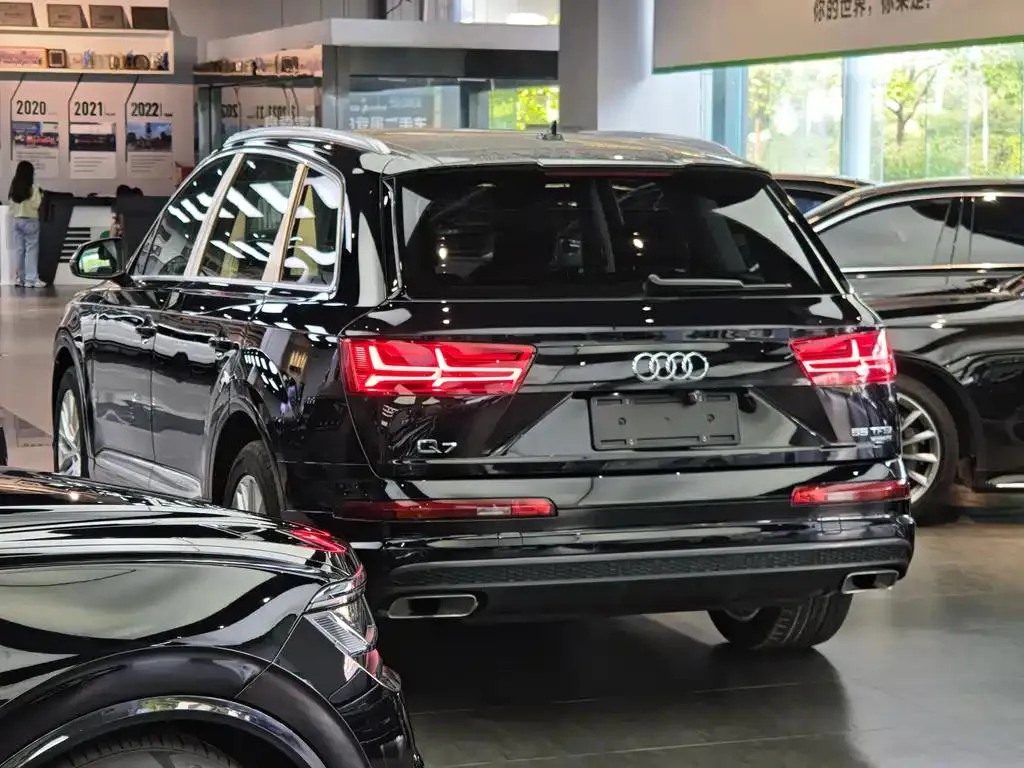 Audi Q7 Q7 2019 55 TFSI S line sports model — Смотреть фото 4