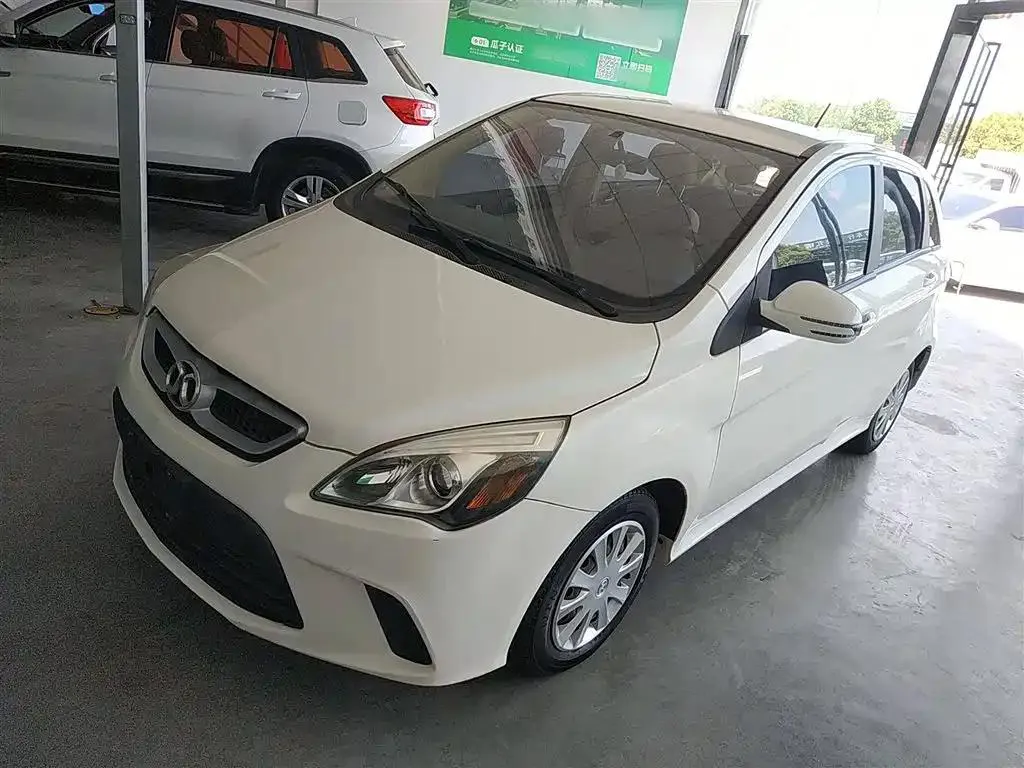 BAIC Motor Beijing Senova D20 2015 Hatchback 1.3L Manual LOHAS Edition — photo 1