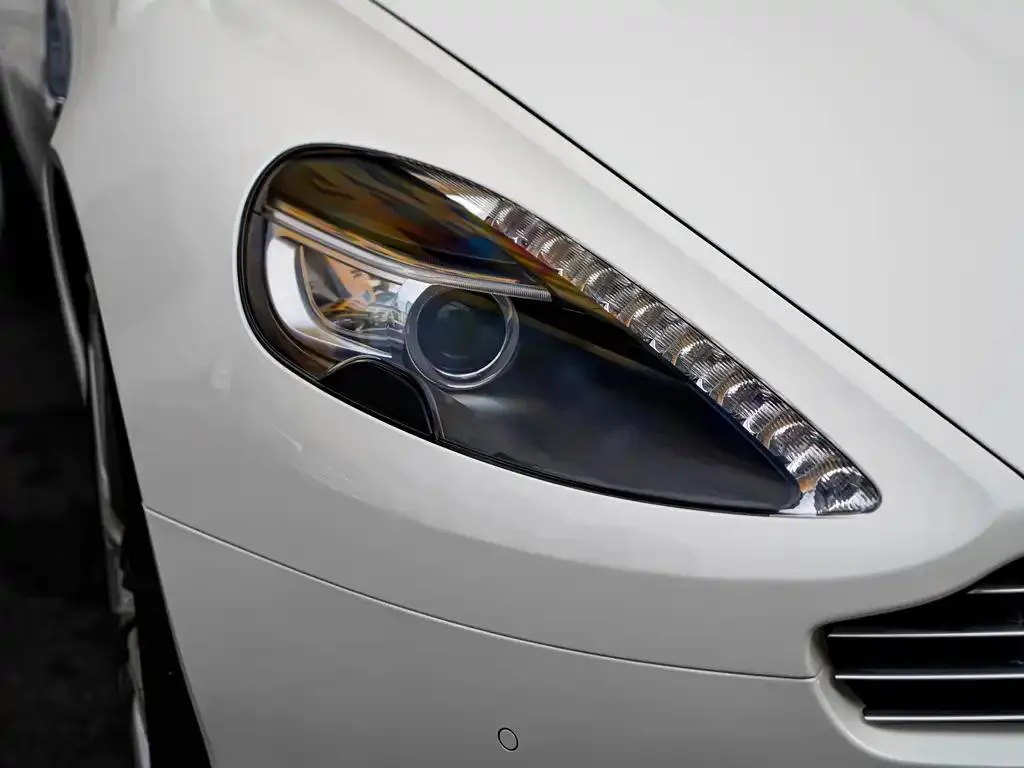 Aston Martin DB9 Martin DB9 2013 6.0L Coupe — Voir la photo 3