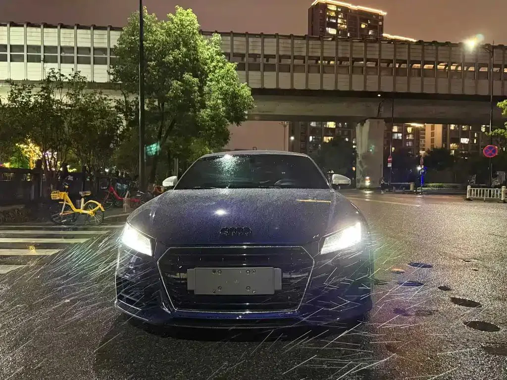Audi Audi TT — Blue
