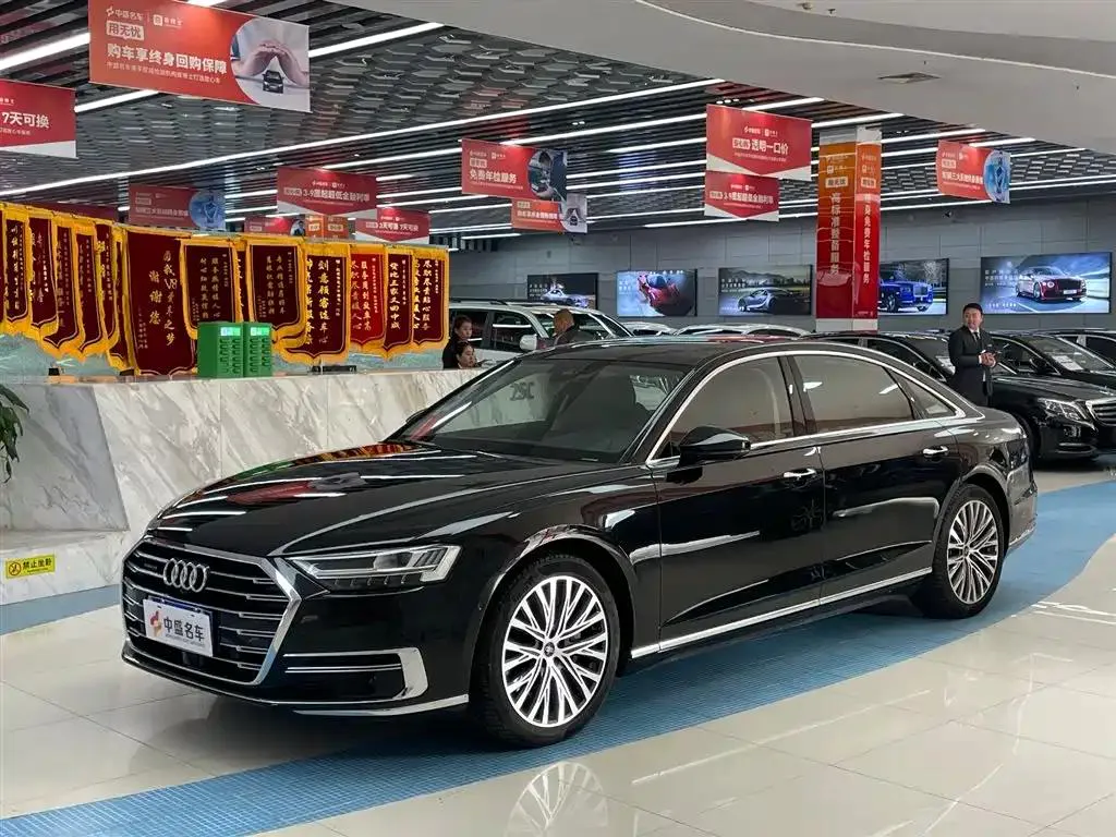 Audi Audi A8 — Black