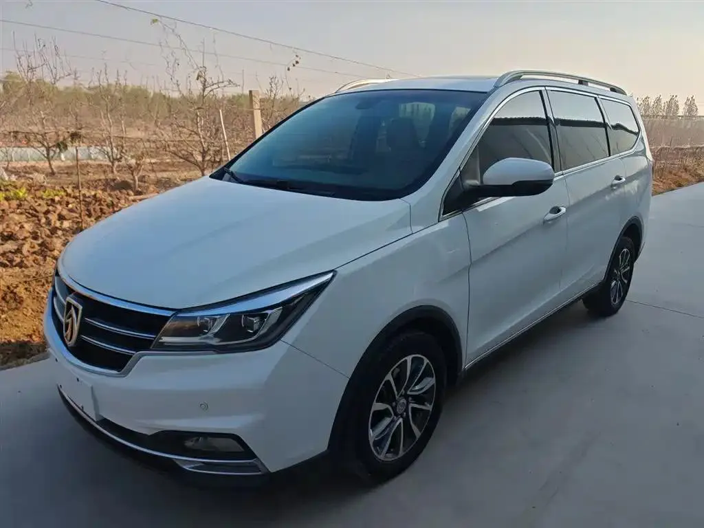 Baojun 730 730 2017 1.5T Manual Premium 7 Seater — photo 1