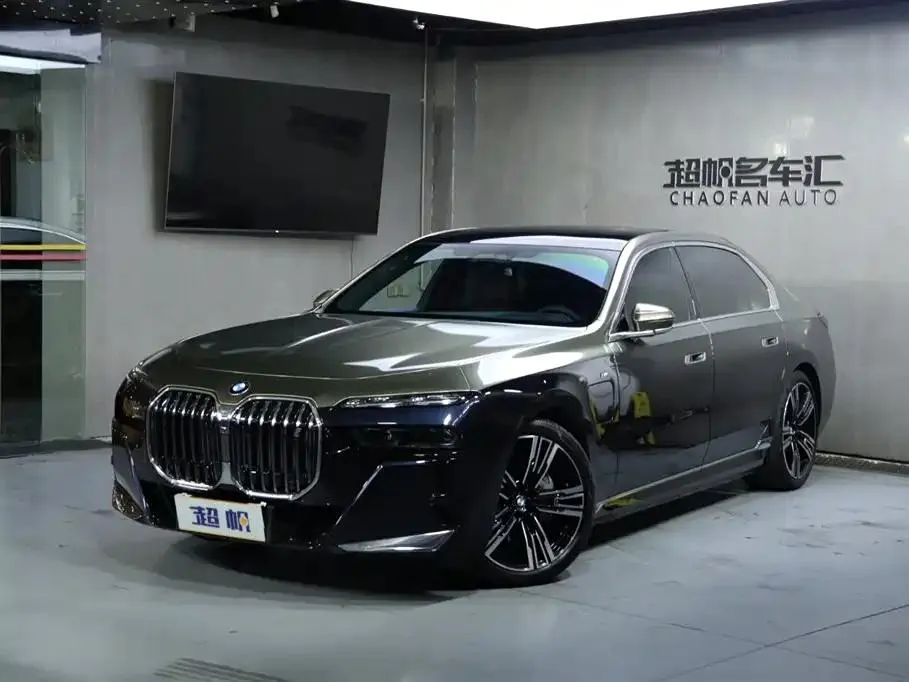 BMW BMW i7 — Black