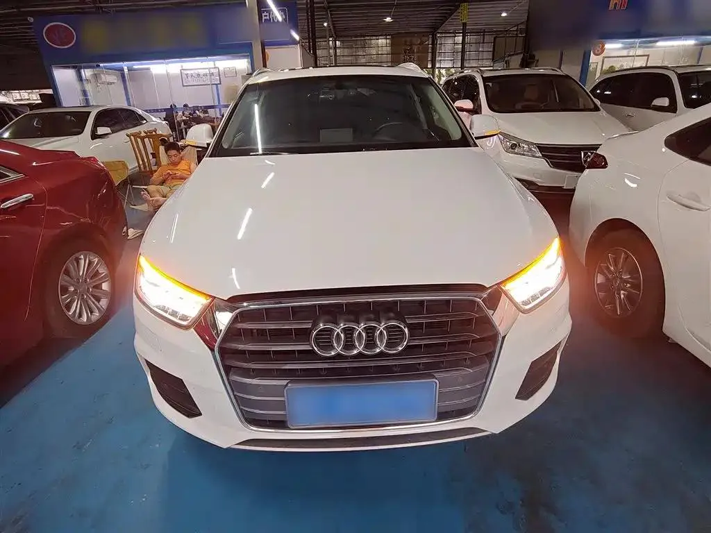 Audi Q3 Q3 2018 30th Anniversary Model 30 TFSI Fashion Edition — View photo 3