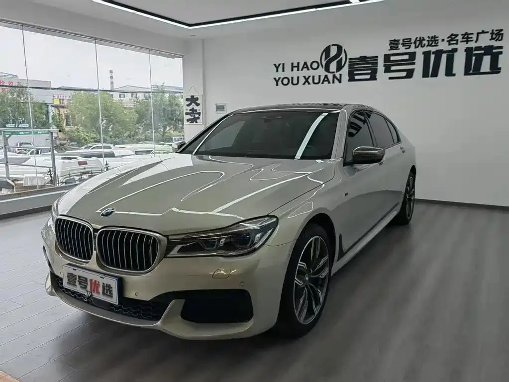 BMW BMW 7 Series — أبيض